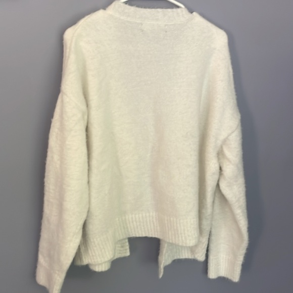 Brand New 33degrees snowflake sweater - Picture 2 of 3